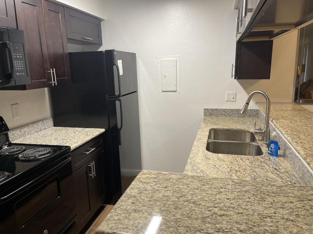 Private With Laundry, Wi-fi, And Extra Amenities Apartment *