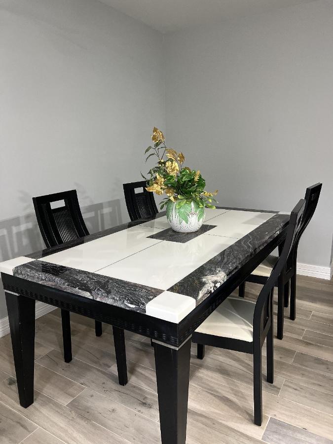 77072 New Remodeled Cute Townhome Sw Holiday home *