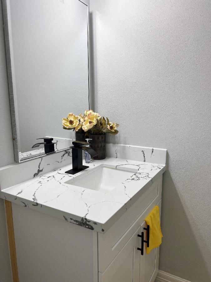 77072 New Remodeled Cute Townhome Sw Holiday home *