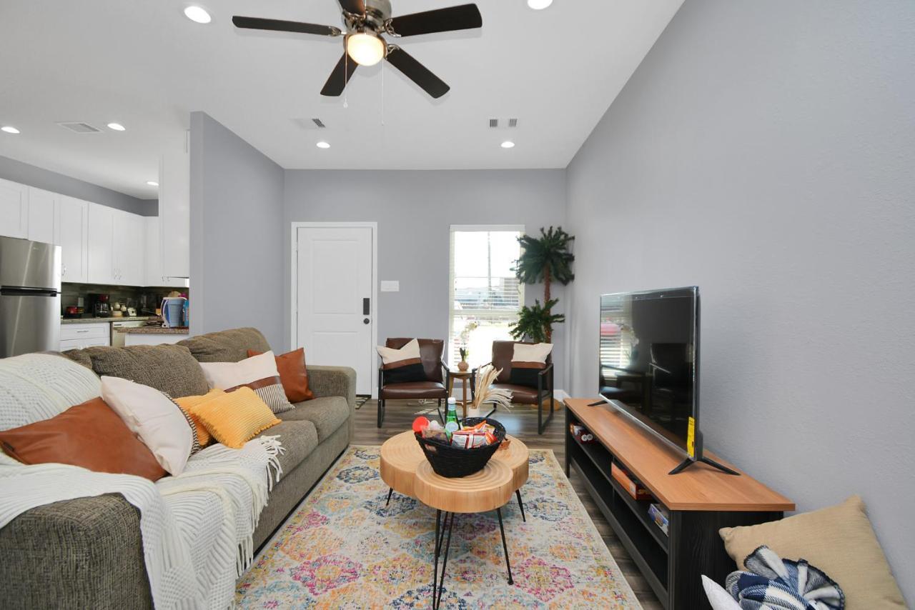 Modern Near Nrg Stadium Houston