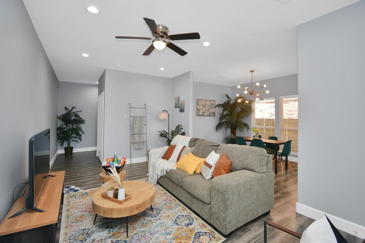Modern Near Nrg Stadium Houston