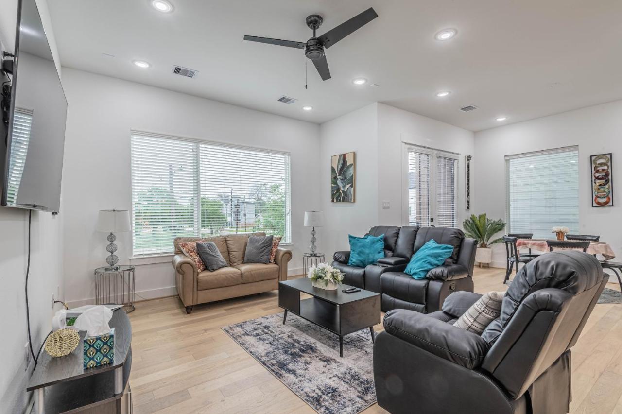 Holiday home Cozy Duplex Mins To Dt/ Mctr, Free Wi-fi/ Parking