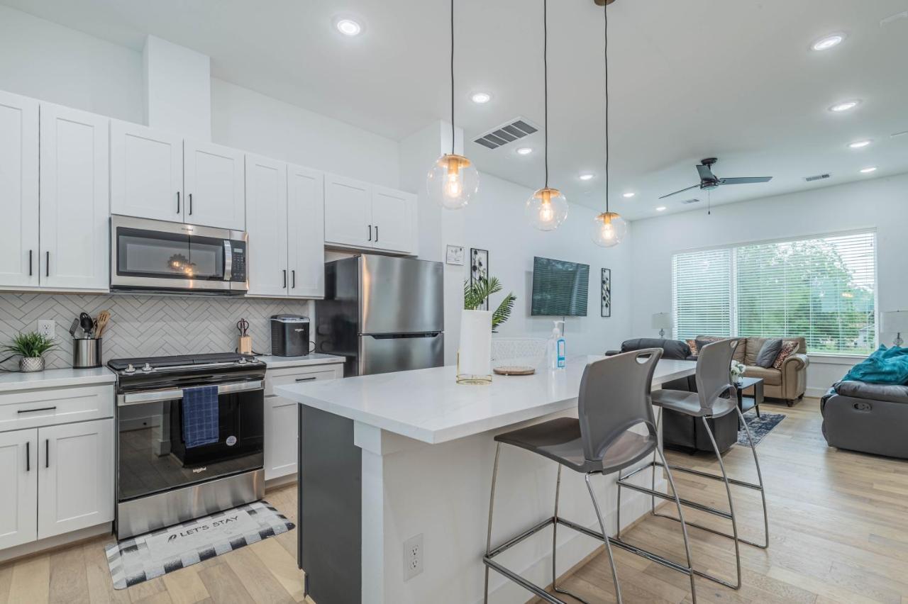 Holiday home Cozy Duplex Mins To Dt/ Mctr, Free Wi-fi/ Parking