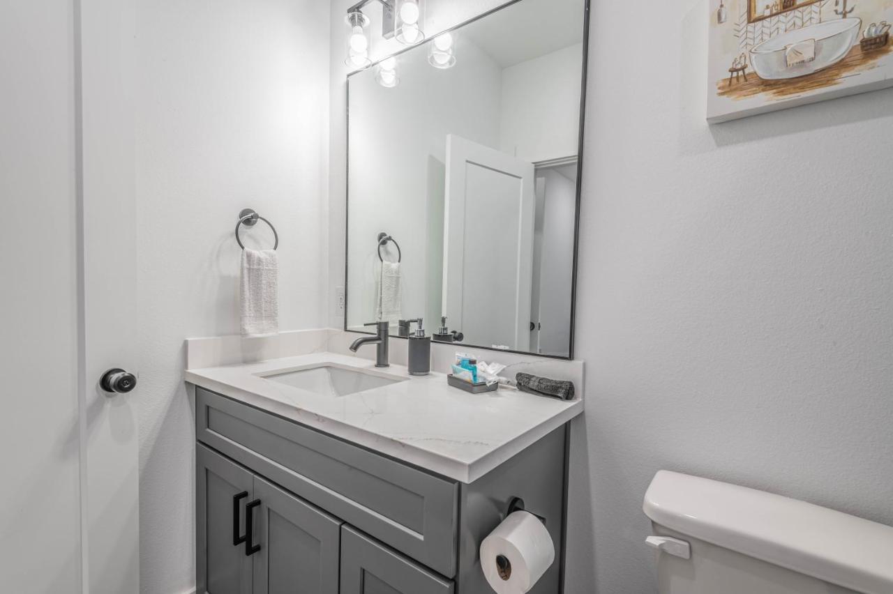 Cozy Duplex Mins To Dt/ Mctr, Free Wi-fi/ Parking Holiday home Houston
