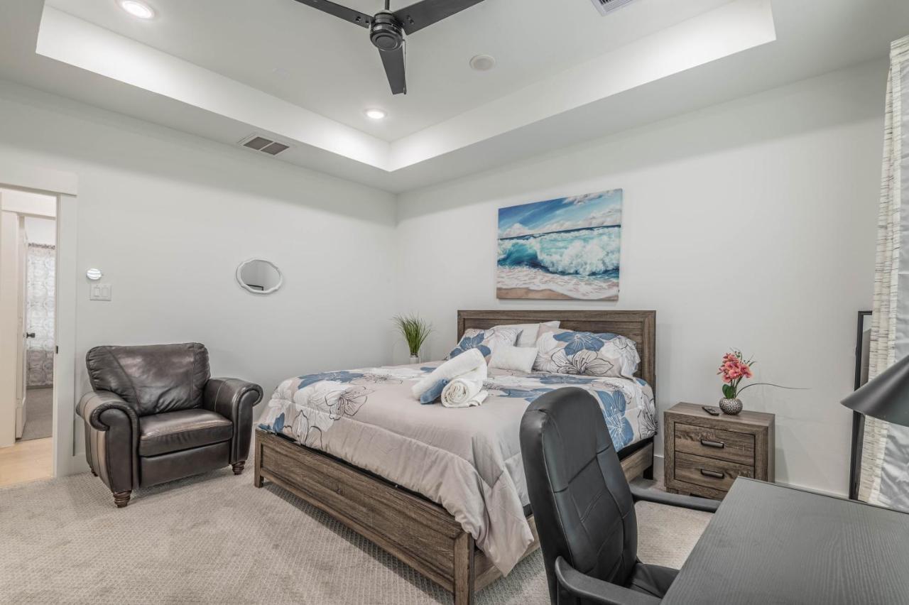Cozy Duplex Mins To Dt/ Mctr, Free Wi-fi/ Parking