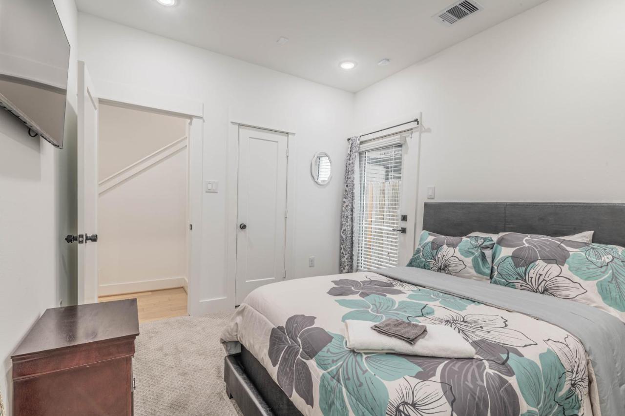 Cozy Duplex Mins To Dt/ Mctr, Free Wi-fi/ Parking Holiday home Houston