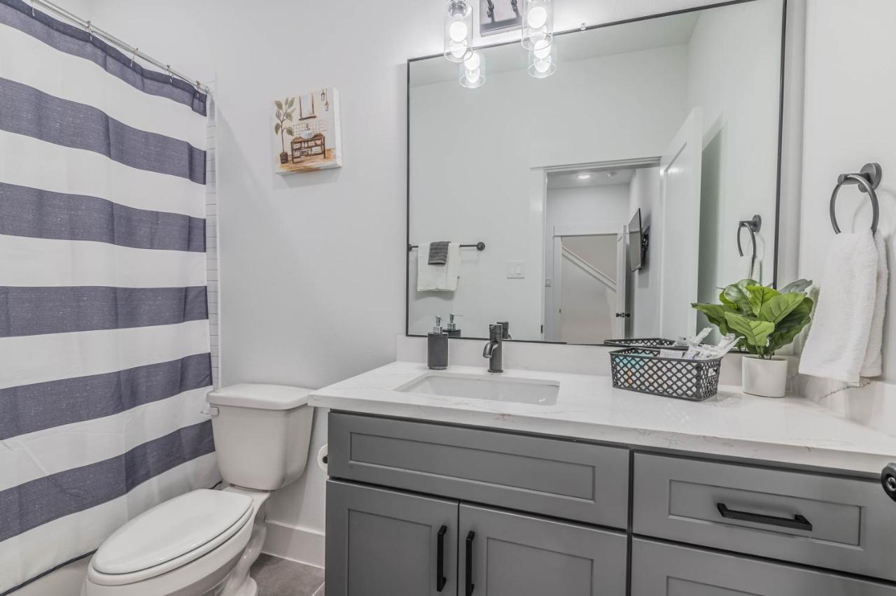 Holiday home Cozy Duplex Mins To Dt/ Mctr, Free Wi-fi/ Parking Houston