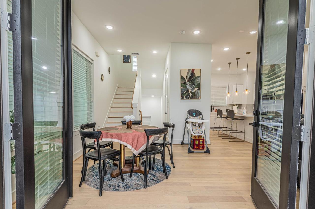 Cozy Duplex Mins To Dt/ Mctr, Free Wi-fi/ Parking Houston
