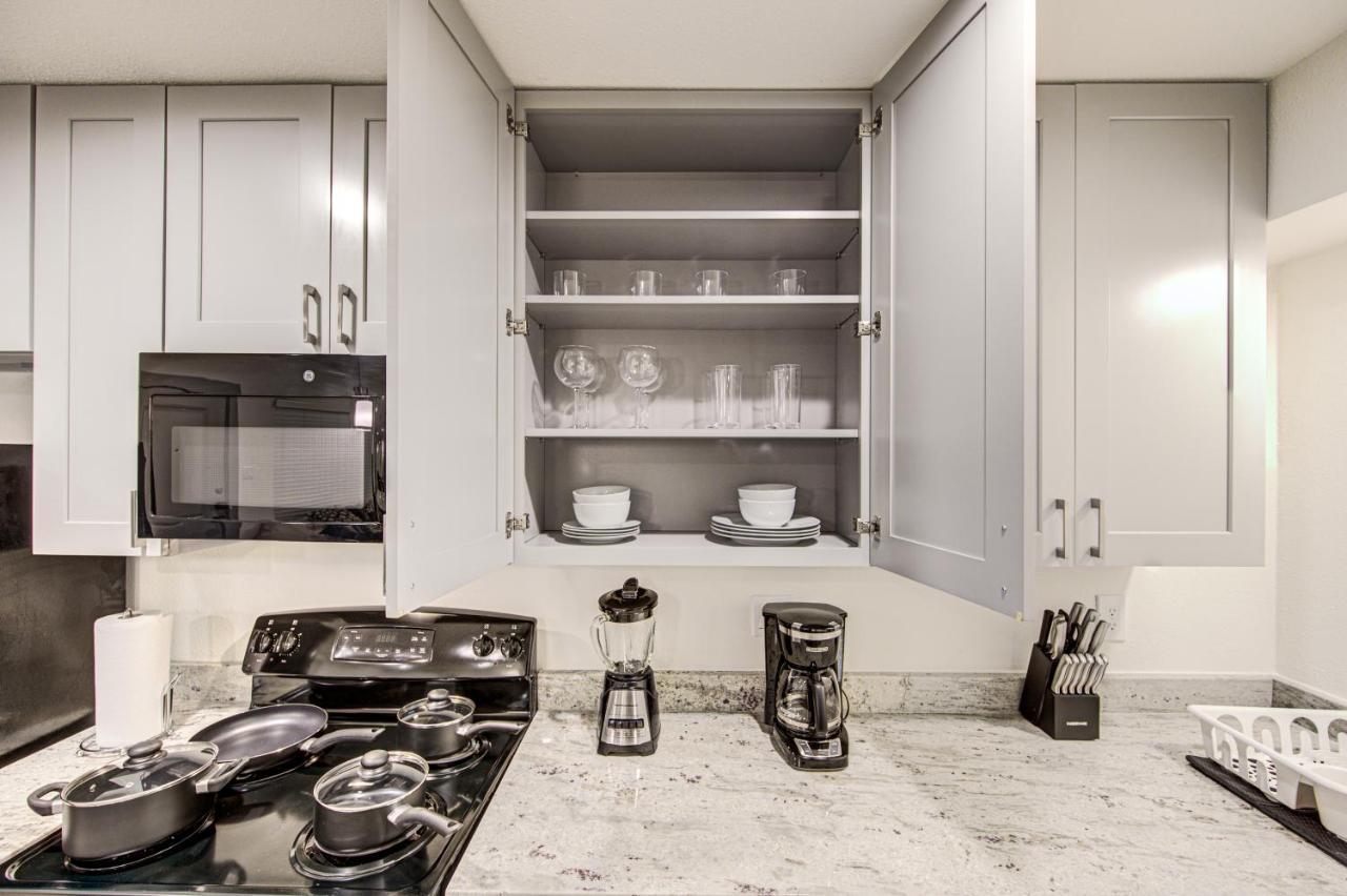 Trendy Midtown Apt, Walk To Shops & Sites, Pets Ok Apartment Houston