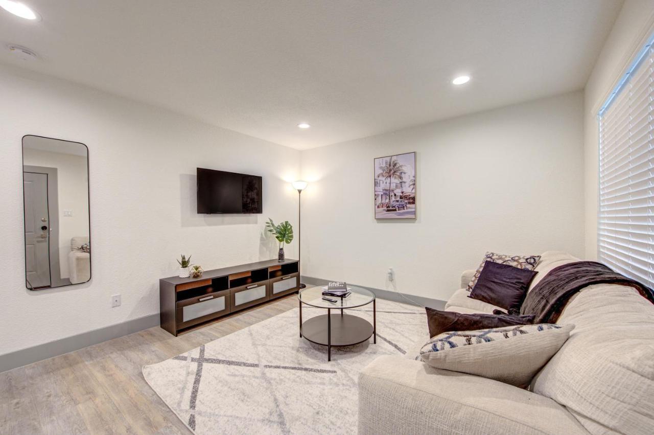 Apartment Trendy Midtown Apt, Walk To Shops & Sites, Pets Ok