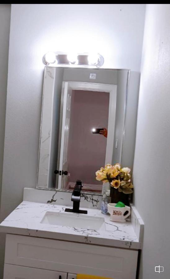 77072 New Remodeled Cute Townhome Sw Houston