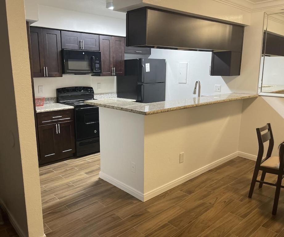 Private With Laundry, Wi-fi, And Extra Amenities Apartment *