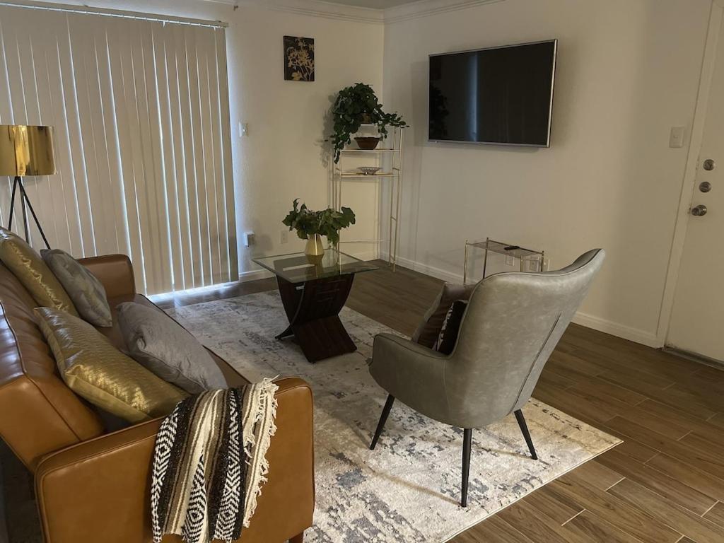 Private With Laundry, Wi-fi, And Extra Amenities Apartment