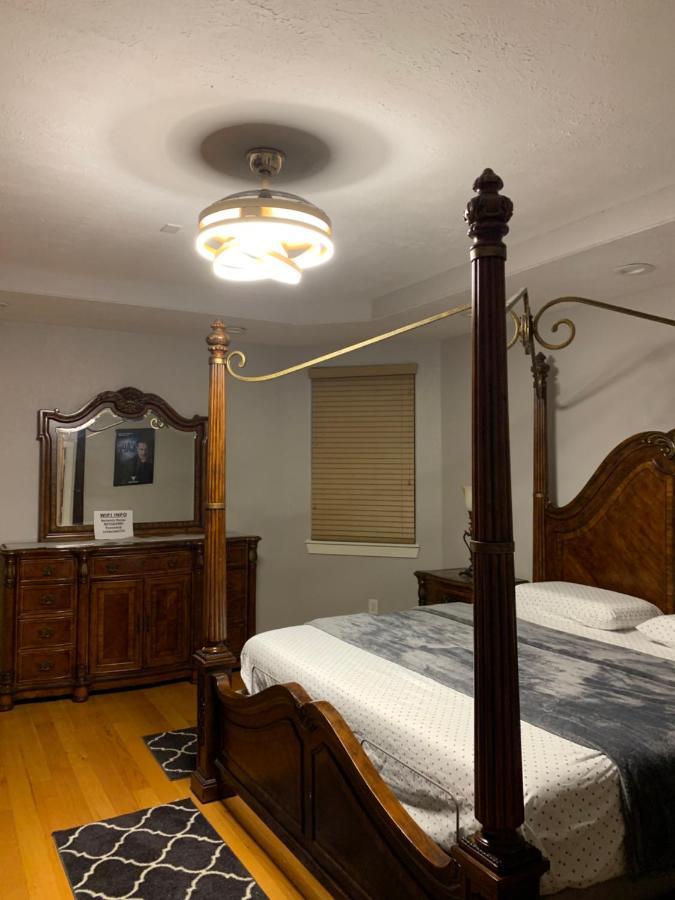 Luxuria Mini-mansion Near Downtown