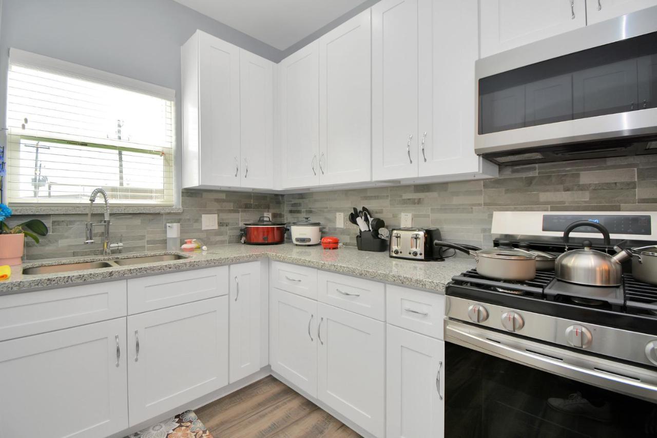 Modern Near Nrg Stadium Apartment *