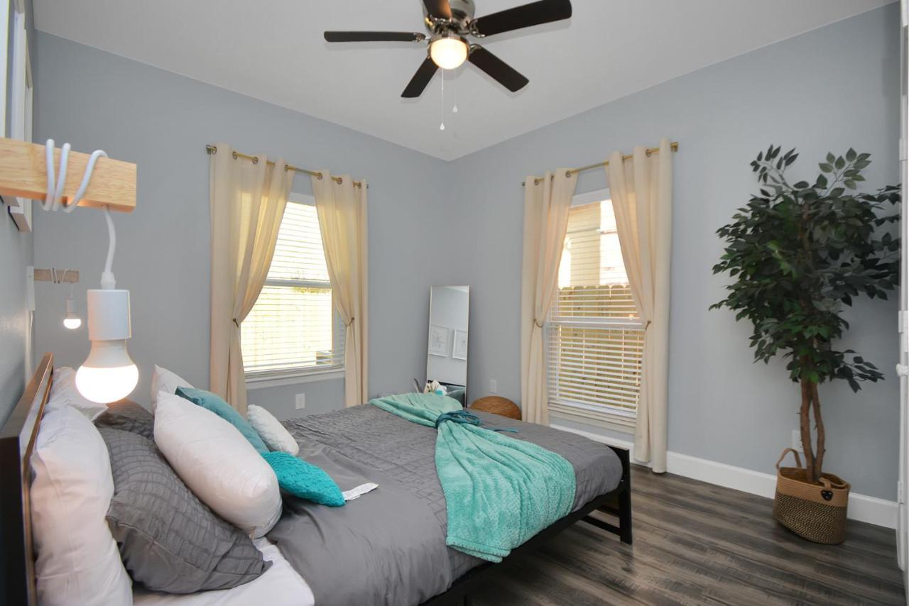 Modern Near Nrg Stadium Apartment *