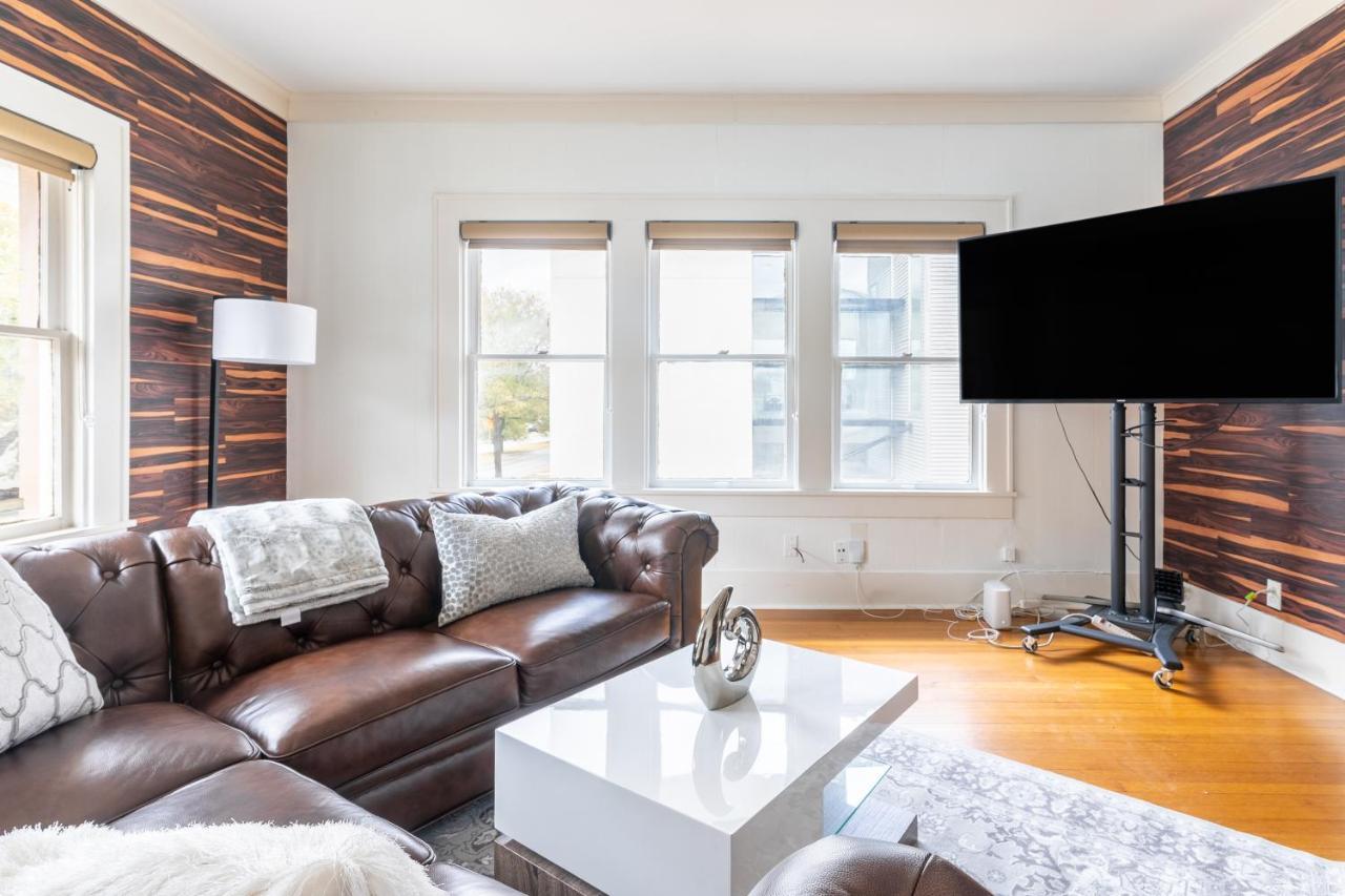 Spacious Private 2 Bedroom Workplay Apt Near Med Ctr, Nrg, Downtown * Houston