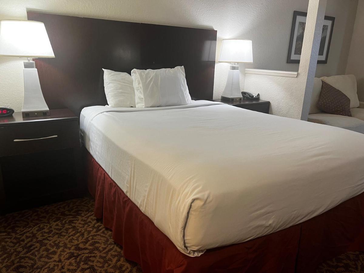 Baymont By Wyndham Houston/westchase Hotel
