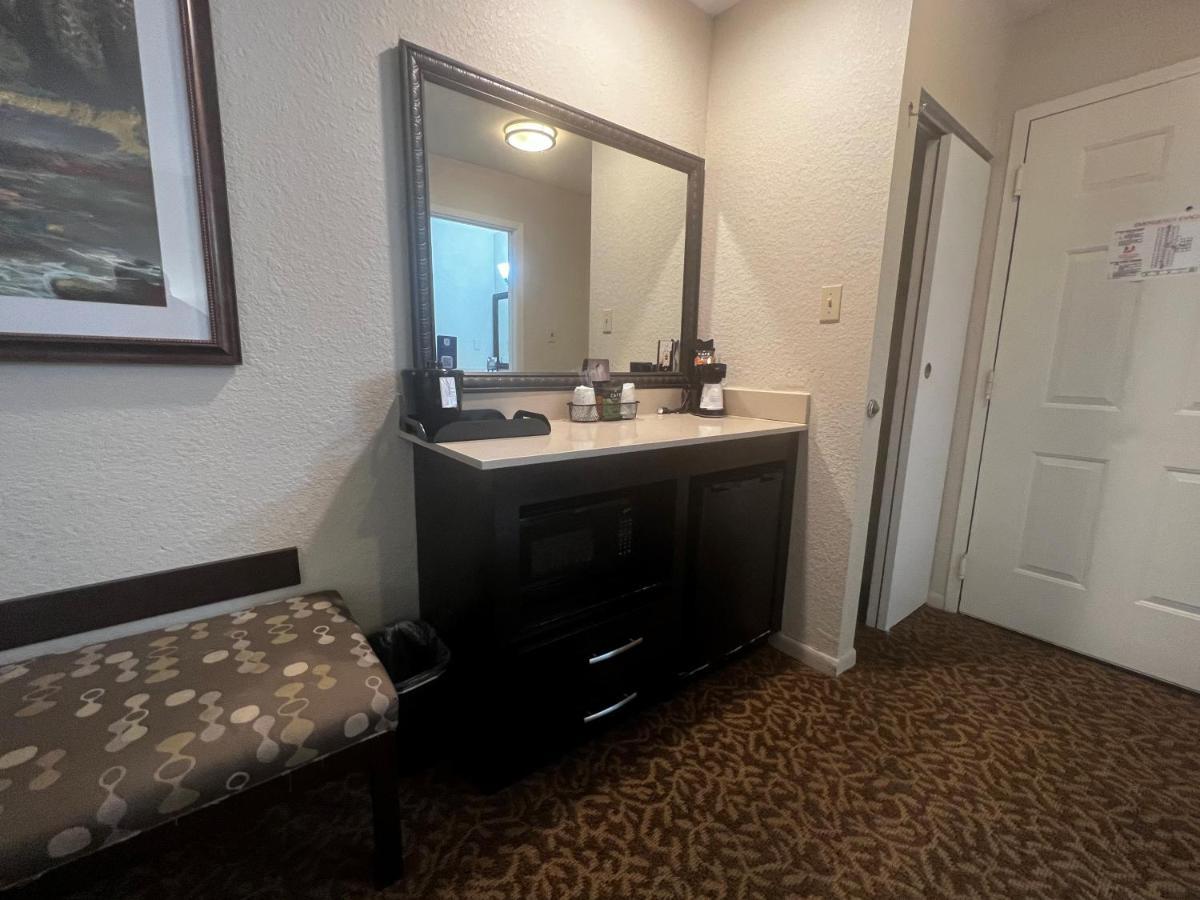 Baymont By Wyndham Houston/westchase Hotel