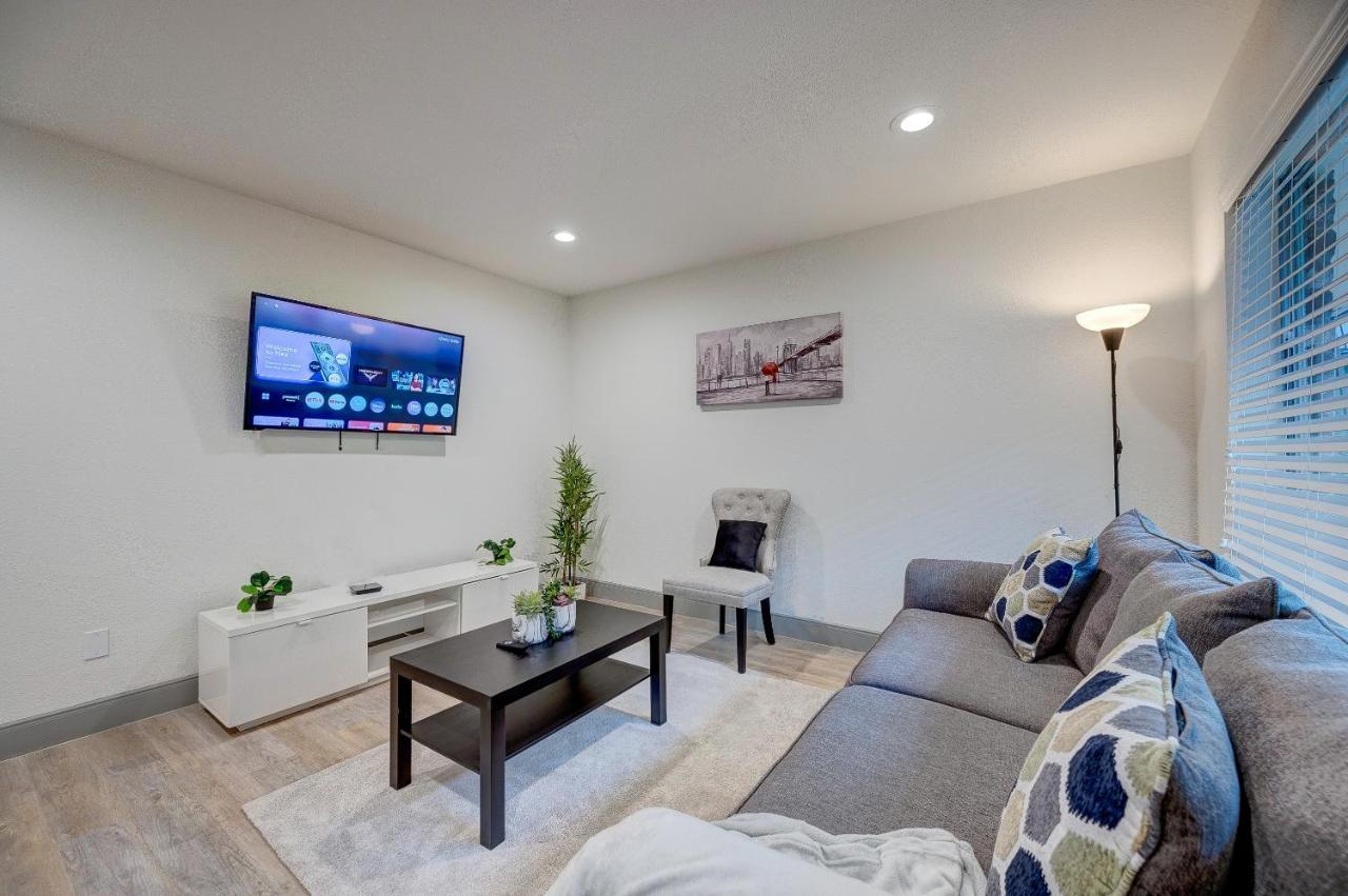 Trendy Midtown Apt, Walk To Shops & Sites, Pets Ok Apartment