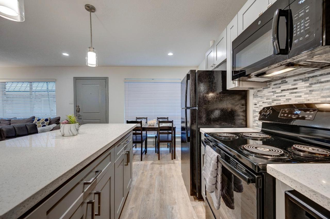 Trendy Midtown Apt, Walk To Shops & Sites, Pets Ok Apartment *