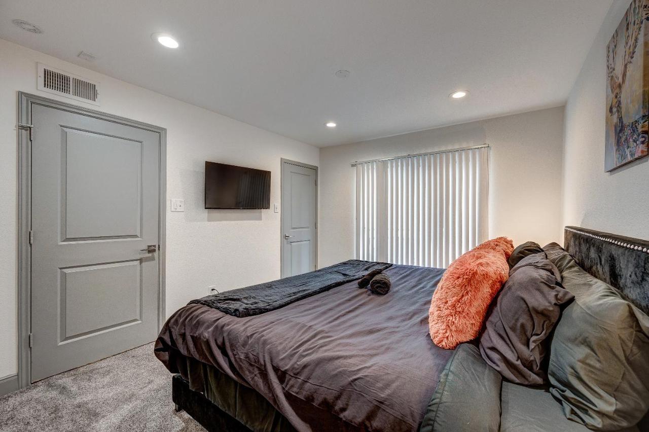Trendy Midtown Apt, Walk To Shops & Sites, Pets Ok Apartment *