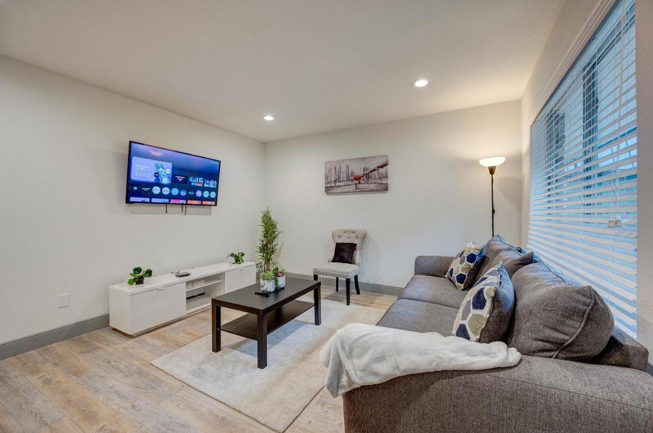 Apartment Trendy Midtown Apt, Walk To Shops & Sites, Pets Ok *