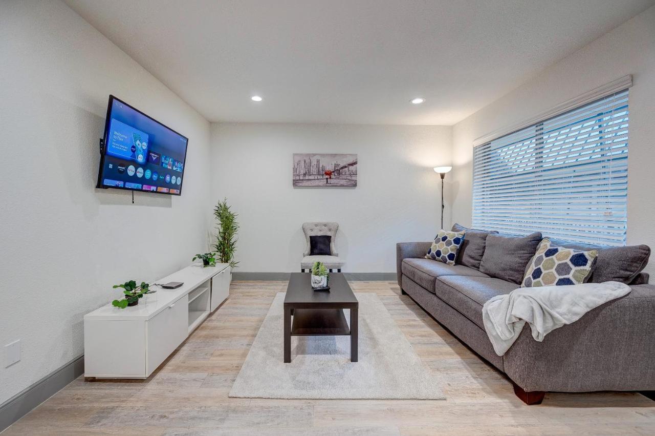 Trendy Midtown Apt, Walk To Shops & Sites, Pets Ok Apartment *