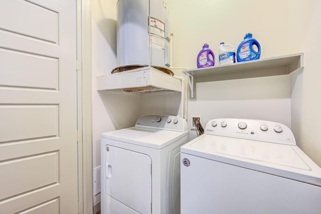 Apartment Trendy Downtown 1bd/freeparking/wi-fi/pool *