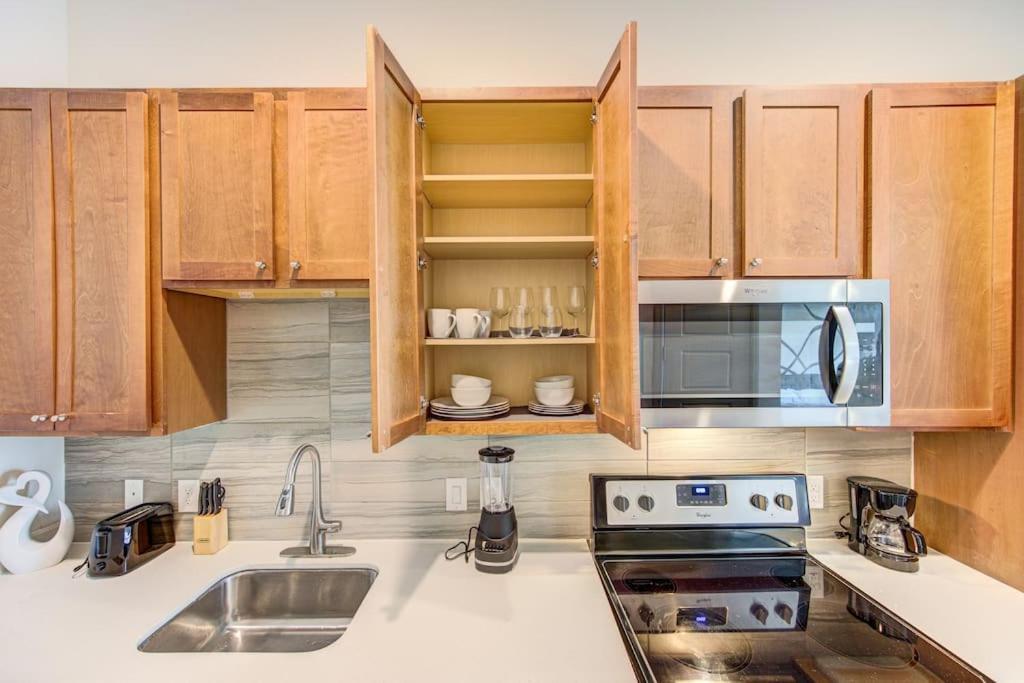 Trendy Downtown 1bd/freeparking/wi-fi/pool * Houston