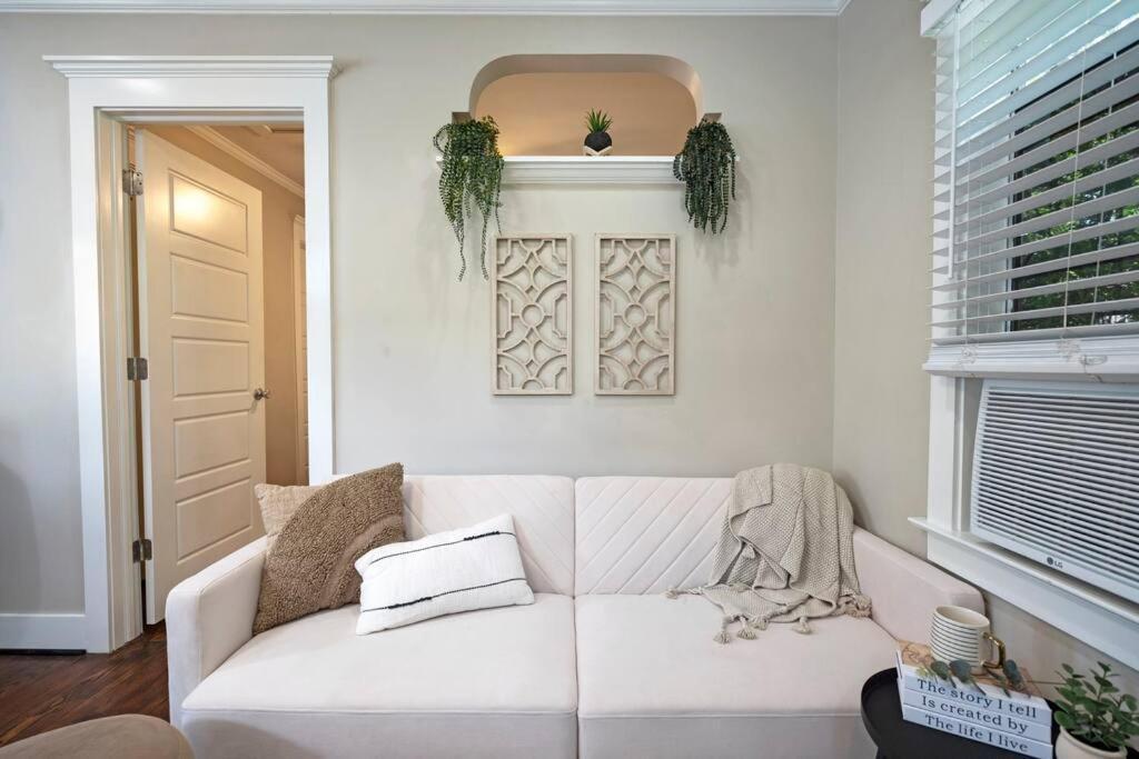 Historic Heights Cozy Nook Apartment