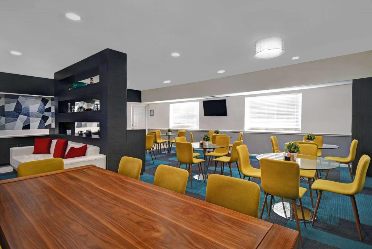 Hotel Baymont By Wyndham Houston/westchase