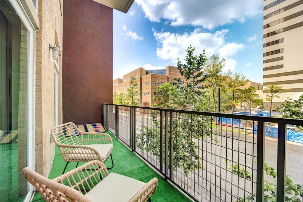 Trendy Downtown 1bd/freeparking/wi-fi/pool Apartment