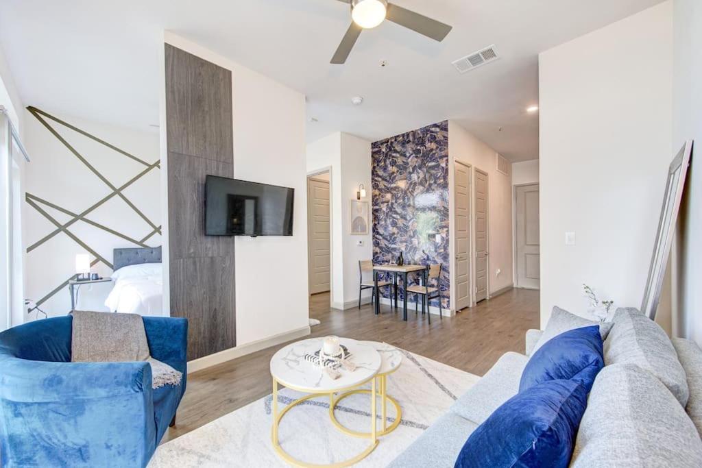 Trendy Downtown 1bd/freeparking/wi-fi/pool *