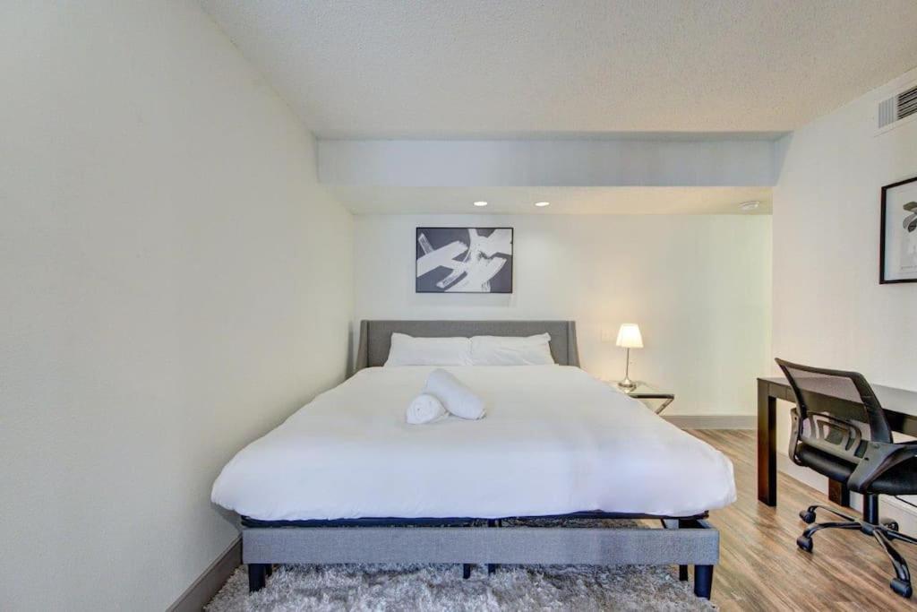 Apartment Lux /king Bed /free Parking/pool/first Floor *
