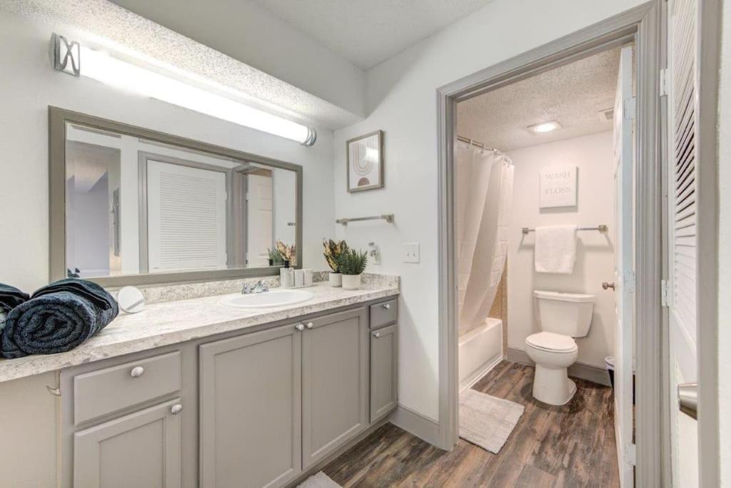 Apartment Lux /king Bed /free Parking/pool/first Floor