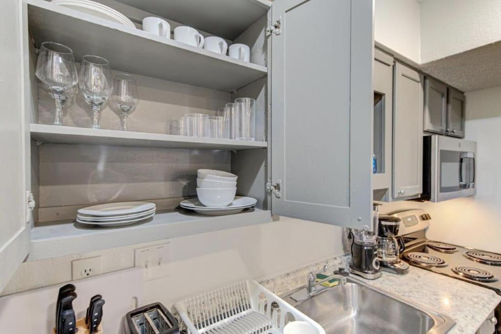 Lux /king Bed /free Parking/pool/first Floor * Houston