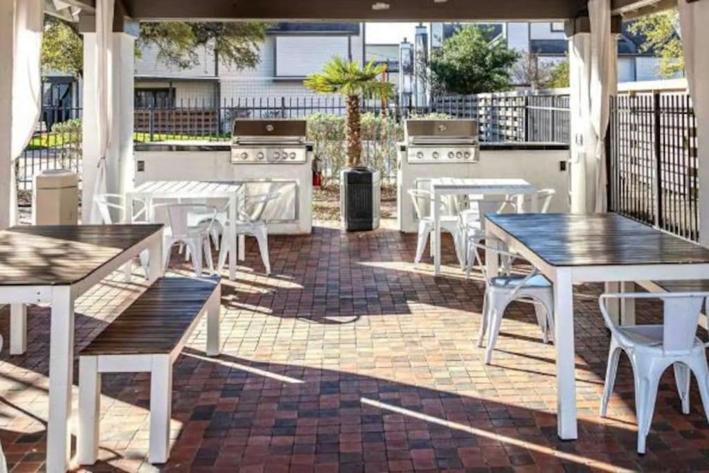 Lux /king Bed /free Parking/pool/first Floor * Houston