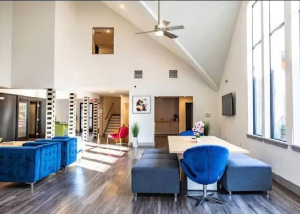 Apartment Lux /king Bed /free Parking/pool/first Floor Houston