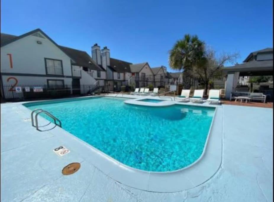 Lux /king Bed /free Parking/pool/first Floor * Houston