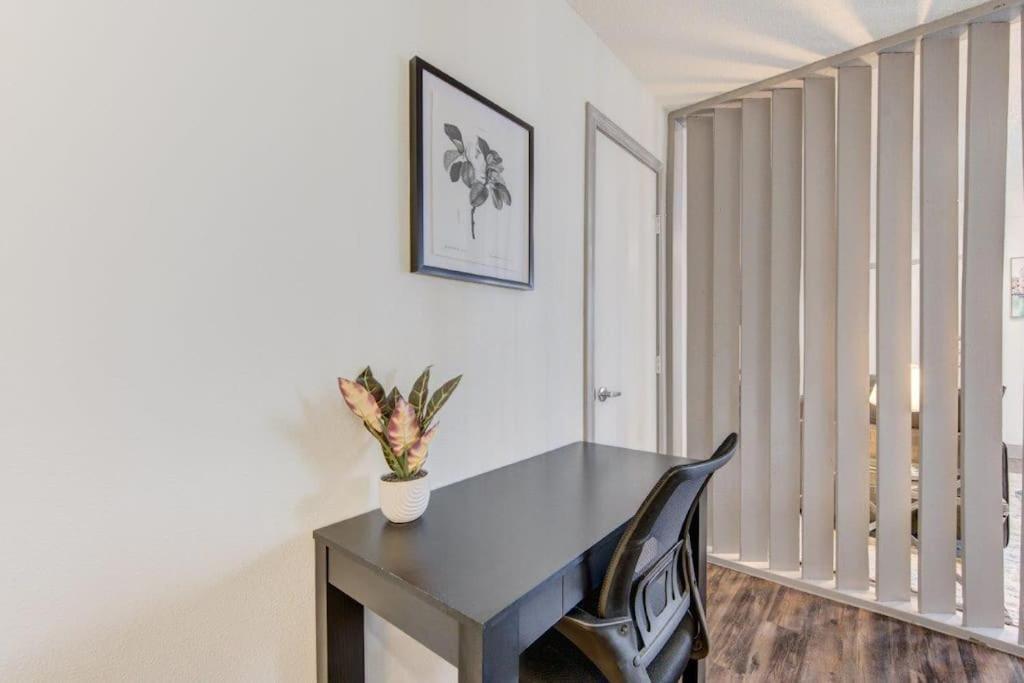 Lux /king Bed /free Parking/pool/first Floor Houston