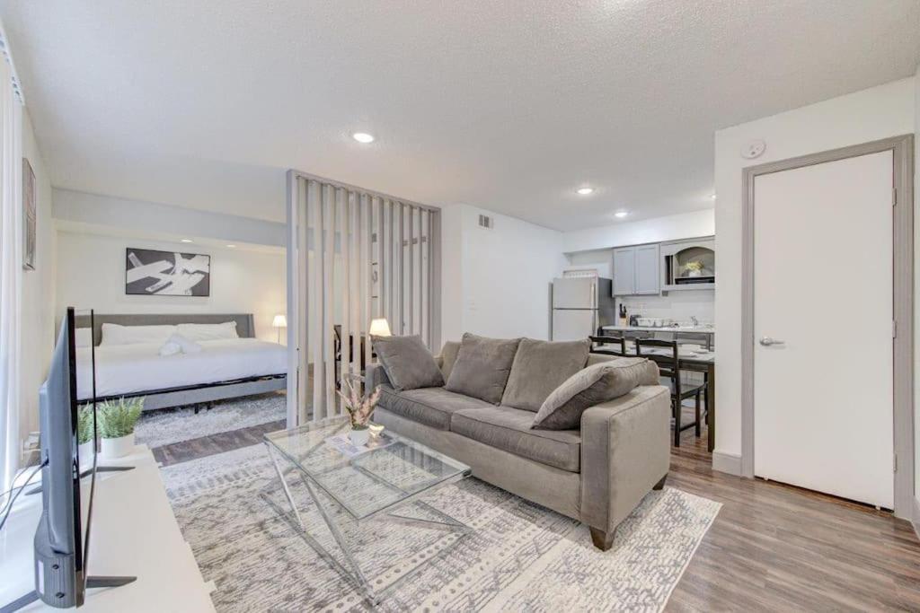 Lux /king Bed /free Parking/pool/first Floor Houston