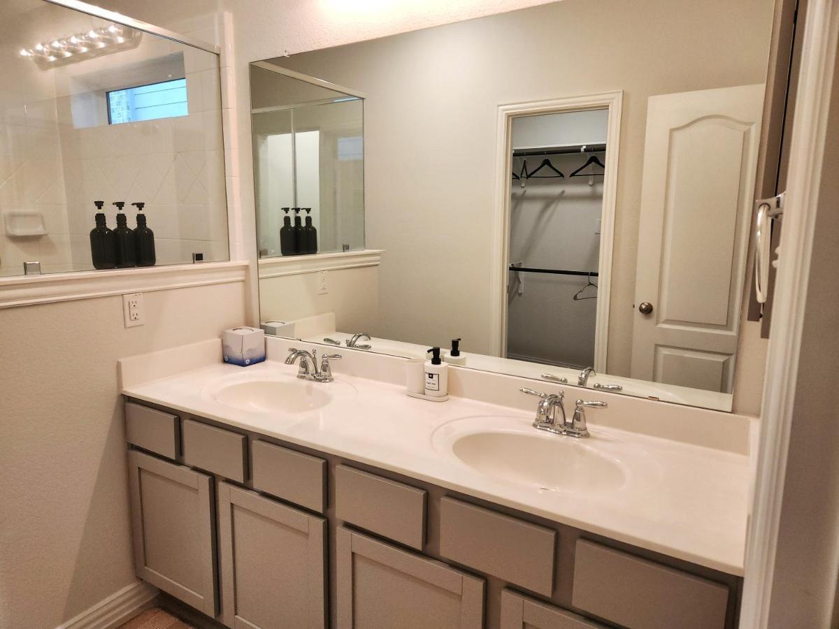 Anderson Lake By Ion Near Downtown Med Center Nrg Stadium Beltway 8 Houston
