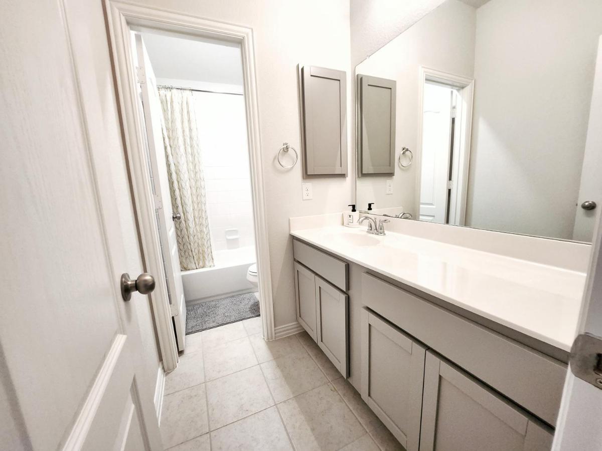 Anderson Lake By Ion Near Downtown Med Center Nrg Stadium Beltway 8 * Houston