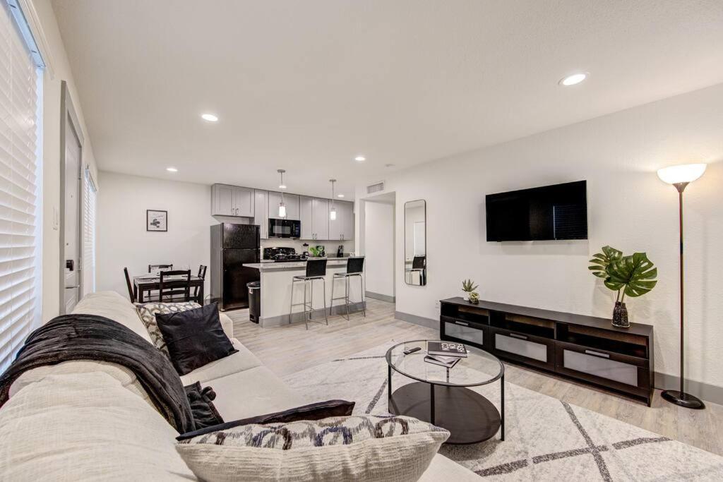 Trendy In Midtown, Walk To Shops & Sites, Pets Ok *