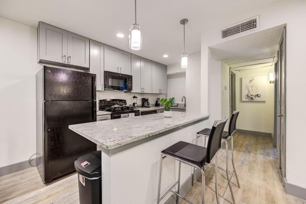 Trendy In Midtown, Walk To Shops & Sites, Pets Ok *