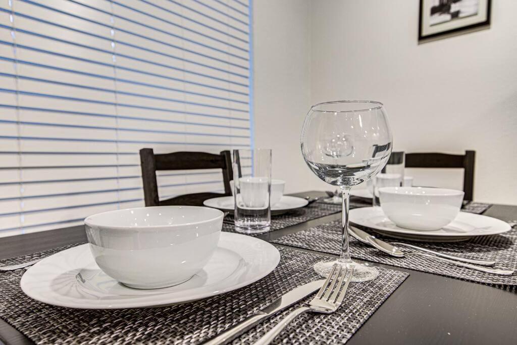 Trendy In Midtown, Walk To Shops & Sites, Pets Ok Apartment Houston