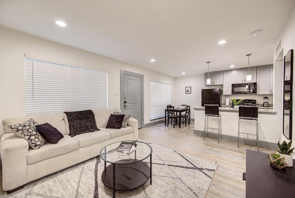 Trendy In Midtown, Walk To Shops & Sites, Pets Ok Houston