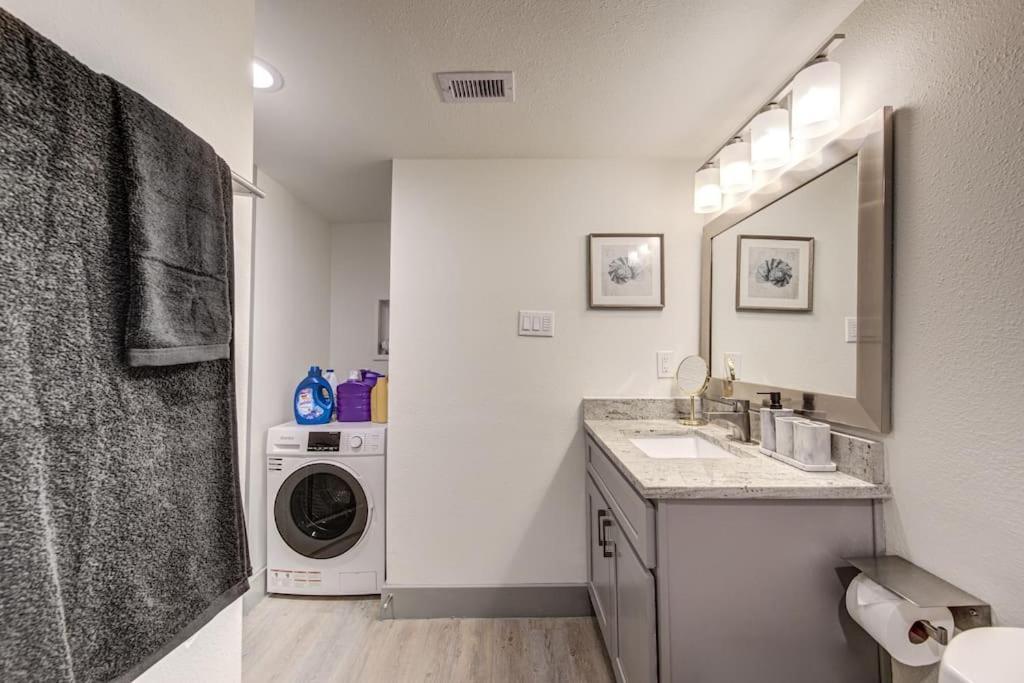 Apartment Trendy In Midtown, Walk To Shops & Sites, Pets Ok *