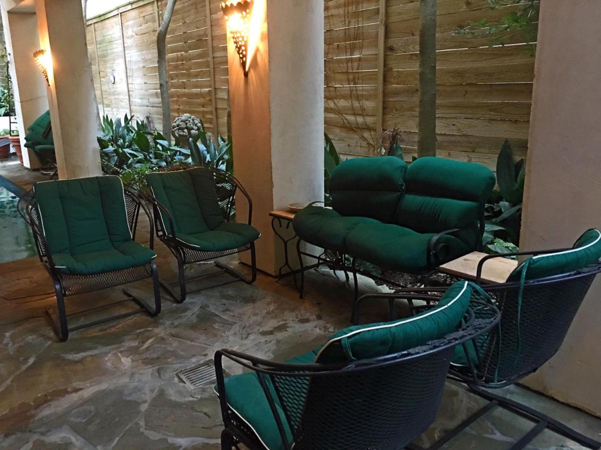 Villa Elegant French Patio With Private Pool Houston